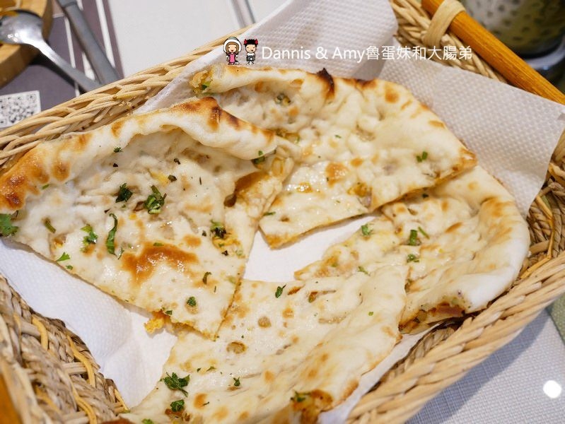 《台中異國美食》Chillies淇里思印度餐廳-台中朝富店。必點特色烤餅x各式風味咖哩︳菜單價格。推薦菜色（影片）