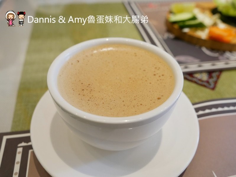 《台中異國美食》Chillies淇里思印度餐廳-台中朝富店。必點特色烤餅x各式風味咖哩︳菜單價格。推薦菜色（影片）