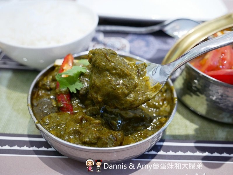 《台中異國美食》Chillies淇里思印度餐廳-台中朝富店。必點特色烤餅x各式風味咖哩︳菜單價格。推薦菜色（影片）