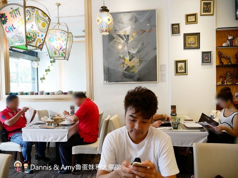 《台中異國美食》Chillies淇里思印度餐廳-台中朝富店。必點特色烤餅x各式風味咖哩︳菜單價格。推薦菜色（影片）