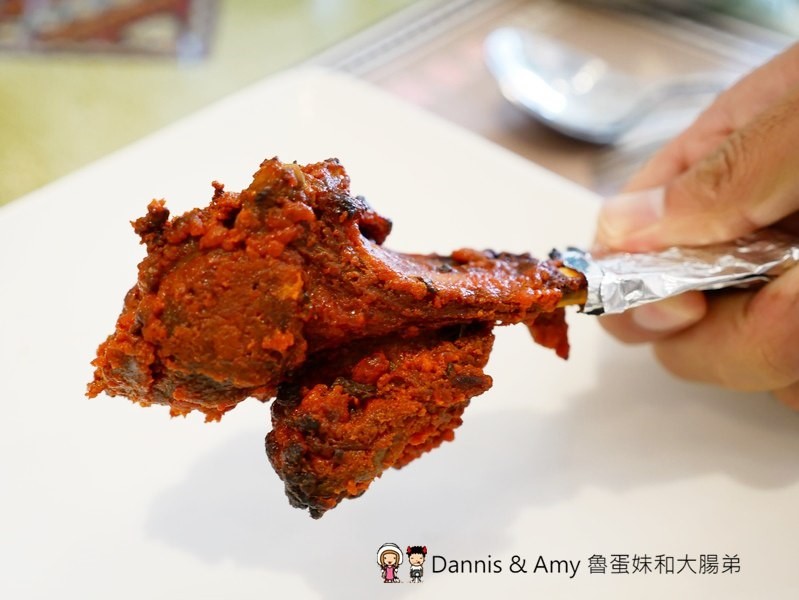 《台中異國美食》Chillies淇里思印度餐廳-台中朝富店。必點特色烤餅x各式風味咖哩︳菜單價格。推薦菜色（影片）