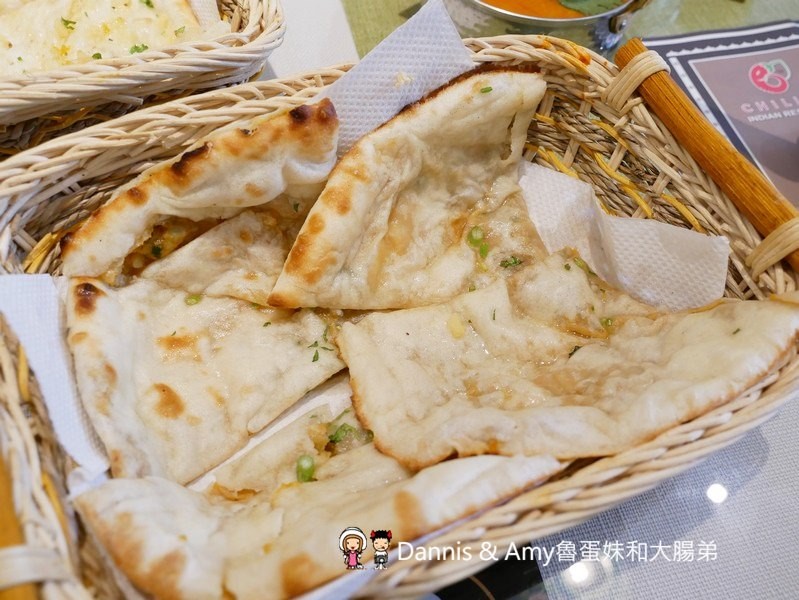 《台中異國美食》Chillies淇里思印度餐廳-台中朝富店。必點特色烤餅x各式風味咖哩︳菜單價格。推薦菜色（影片）