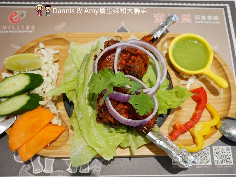 《台中異國美食》Chillies淇里思印度餐廳-台中朝富店。必點特色烤餅x各式風味咖哩︳菜單價格。推薦菜色（影片）