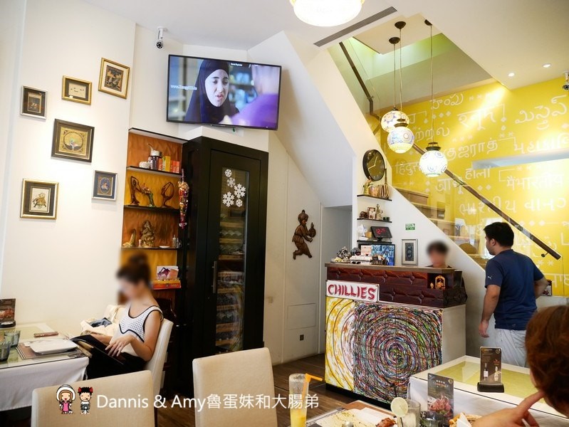 《台中異國美食》Chillies淇里思印度餐廳-台中朝富店。必點特色烤餅x各式風味咖哩︳菜單價格。推薦菜色（影片）