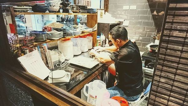 38204184_1987463054618707_8781414438897975296_n