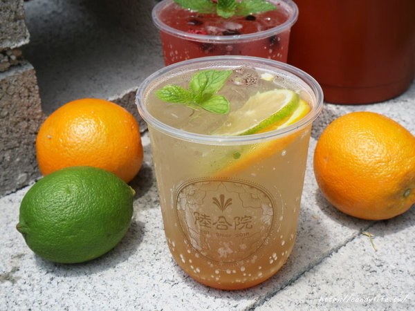 陸合院:台中美食│陸合院〃台中IG人氣打卡店!超夢幻漸層氣泡飲,還有原味薄荷氣泡免費無限續~