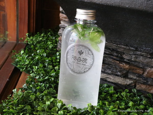 陸合院:台中美食│陸合院〃台中IG人氣打卡店!超夢幻漸層氣泡飲,還有原味薄荷氣泡免費無限續~