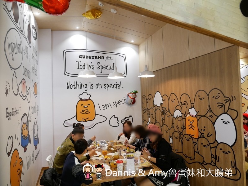 《台中主題餐廳推薦》蛋黃哥五星主廚餐廳台中旗艦店。期間限定聖誕大餐超好吃,環境好好拍還有兩層樓高旋轉溜滑梯可以玩︱親子友善餐廳聚餐首選（影片）