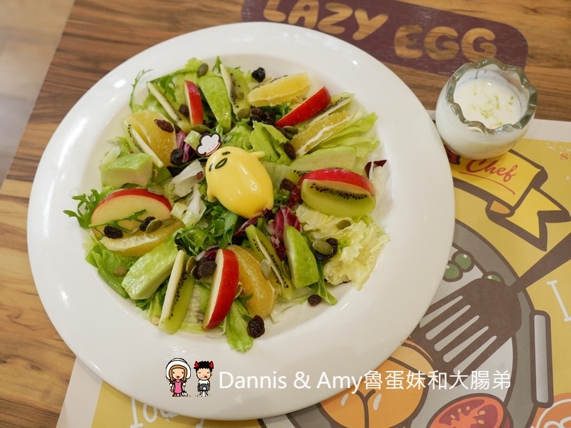 《台中主題餐廳推薦》蛋黃哥五星主廚餐廳台中旗艦店。期間限定聖誕大餐超好吃,環境好好拍還有兩層樓高旋轉溜滑梯可以玩︱親子友善餐廳聚餐首選（影片）