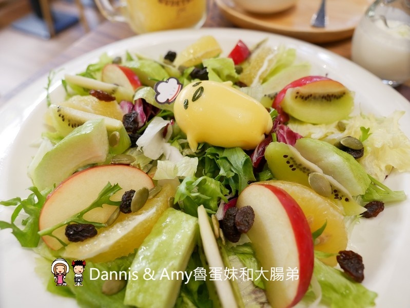 《台中主題餐廳推薦》蛋黃哥五星主廚餐廳台中旗艦店。期間限定聖誕大餐超好吃,環境好好拍還有兩層樓高旋轉溜滑梯可以玩︱親子友善餐廳聚餐首選（影片）