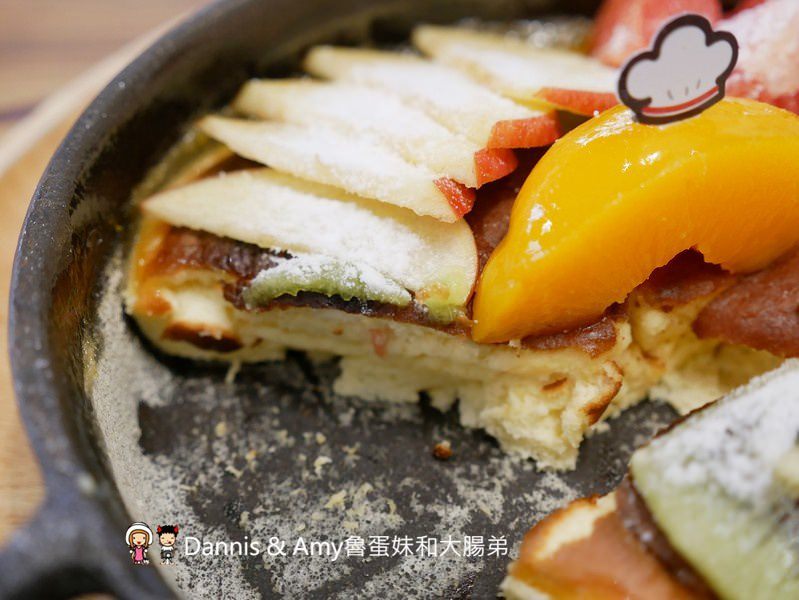 《台中主題餐廳推薦》蛋黃哥五星主廚餐廳台中旗艦店。期間限定聖誕大餐超好吃,環境好好拍還有兩層樓高旋轉溜滑梯可以玩︱親子友善餐廳聚餐首選（影片）