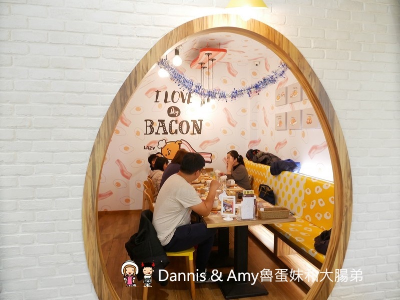 《台中主題餐廳推薦》蛋黃哥五星主廚餐廳台中旗艦店。期間限定聖誕大餐超好吃,環境好好拍還有兩層樓高旋轉溜滑梯可以玩︱親子友善餐廳聚餐首選（影片）