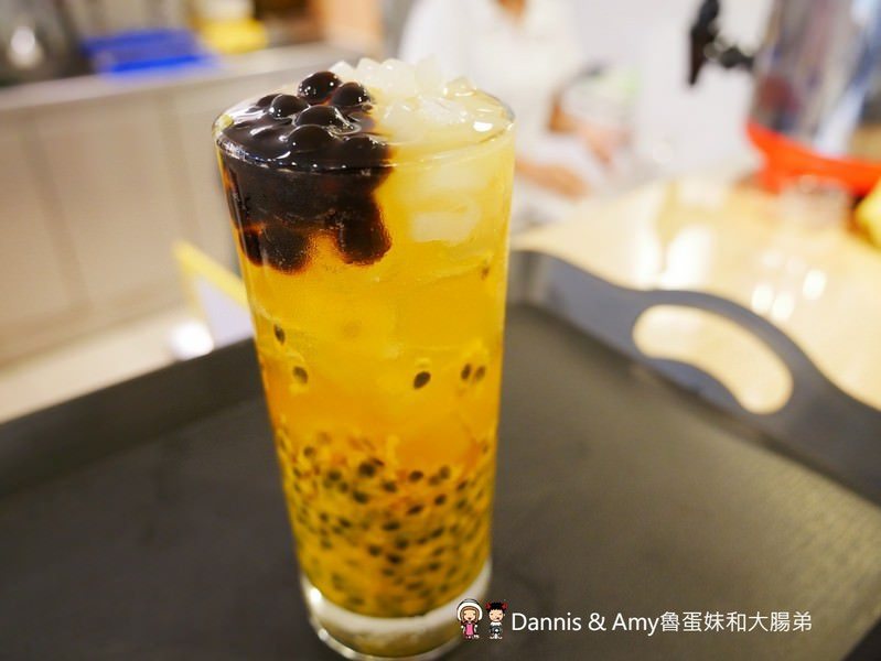 《新竹飲料店推薦》茶屋 TEA HOUSE。一生懸命黑白珍珠奶茶。下午茶時段指定飲料買一送一。消費免費玩夾娃娃機︱影片