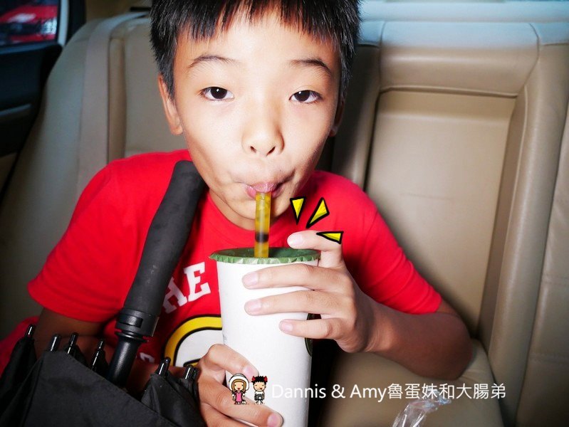 《新竹飲料店推薦》茶屋 TEA HOUSE。一生懸命黑白珍珠奶茶。下午茶時段指定飲料買一送一。消費免費玩夾娃娃機︱影片