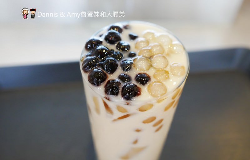 《新竹飲料店推薦》茶屋 TEA HOUSE。一生懸命黑白珍珠奶茶。下午茶時段指定飲料買一送一。消費免費玩夾娃娃機︱影片