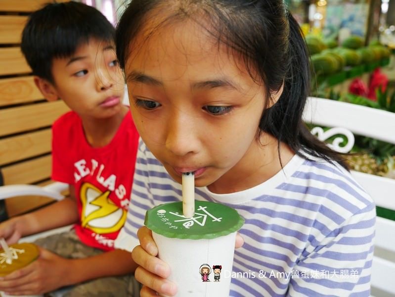 《新竹飲料店推薦》茶屋 TEA HOUSE。一生懸命黑白珍珠奶茶。下午茶時段指定飲料買一送一。消費免費玩夾娃娃機︱影片