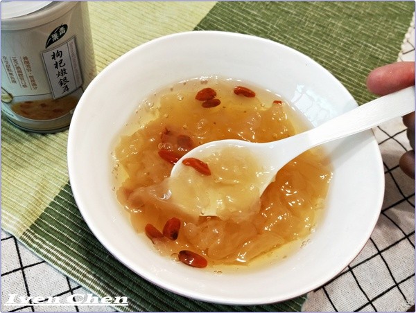 青葉枸杞燉銀耳：《養生美顏甜點》溫潤滋補\上班族最佳小確幸的下午茶\幸福的甜點-『青葉枸杞燉銀耳』