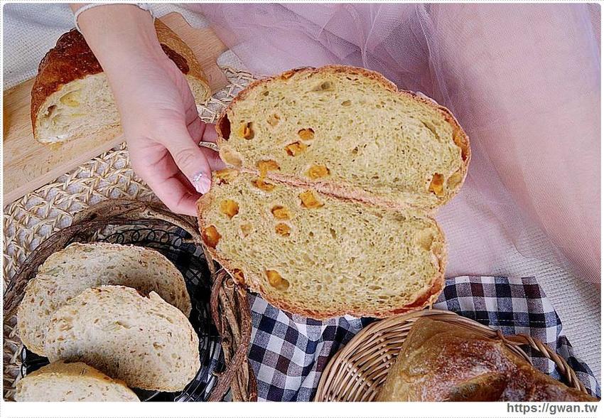 一周只賣四天的比臉大麵包，結合在地食材超有料，還有神秘隱藏版賣完等明年！！