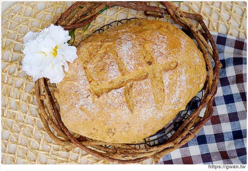 一周只賣四天的比臉大麵包，結合在地食材超有料，還有神秘隱藏版賣完等明年！！
