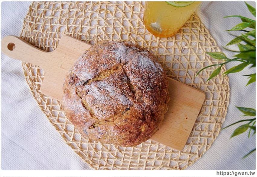 一周只賣四天的比臉大麵包，結合在地食材超有料，還有神秘隱藏版賣完等明年！！