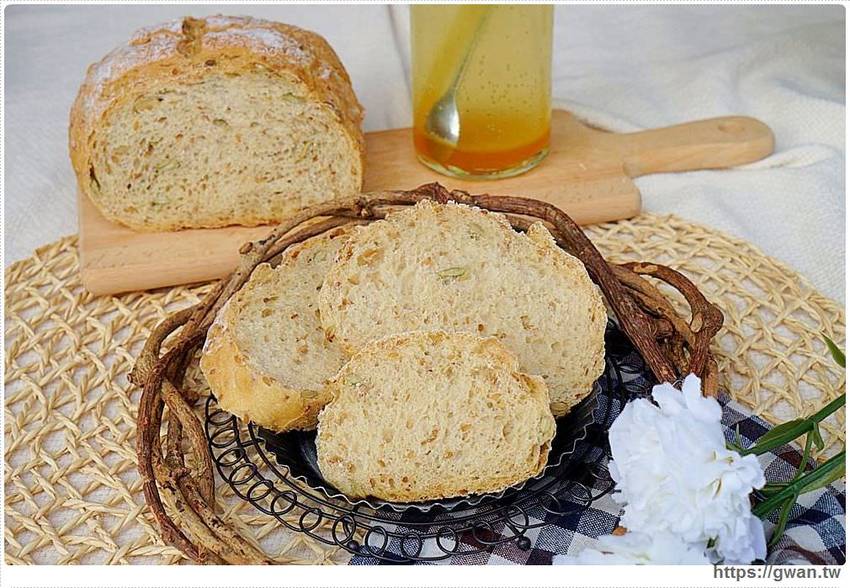 一周只賣四天的比臉大麵包，結合在地食材超有料，還有神秘隱藏版賣完等明年！！