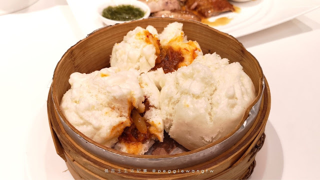 台北六福萬怡-粵亮廣式料理_佩吉王生活記事 台北六福萬怡『粵亮』廣式料理:不只烤鴨!乾炒牛河.仙翁冰糖燉水梨.創意甜點完美加分/南港美食