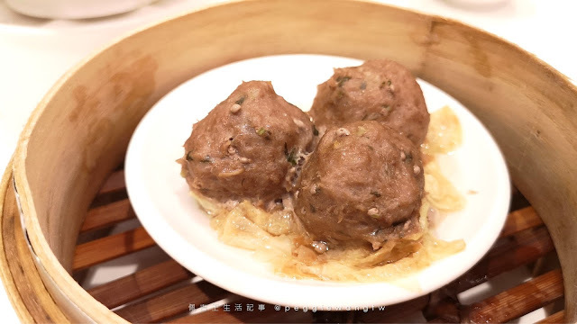 台北六福萬怡-粵亮廣式料理_佩吉王生活記事 台北六福萬怡『粵亮』廣式料理:不只烤鴨!乾炒牛河.仙翁冰糖燉水梨.創意甜點完美加分/南港美食