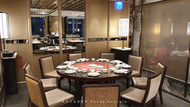 台北六福萬怡-粵亮廣式料理_佩吉王生活記事 台北六福萬怡『粵亮』廣式料理:不只烤鴨!乾炒牛河.仙翁冰糖燉水梨.創意甜點完美加分/南港美食