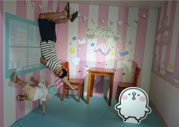 卡娜赫拉的愜意小鎮:高雄~卡娜赫拉的愜意小鎮~超萌療癒粉紅兔兔與P助奇幻魔術秀~展期6/22-9/2~駁二正式登場~ 卡娜赫拉的愜意小鎮:高雄~卡娜赫拉的愜意小鎮~超萌療癒粉紅兔兔與P助奇幻魔術秀~展期6/22-9/2~駁二正式登場~