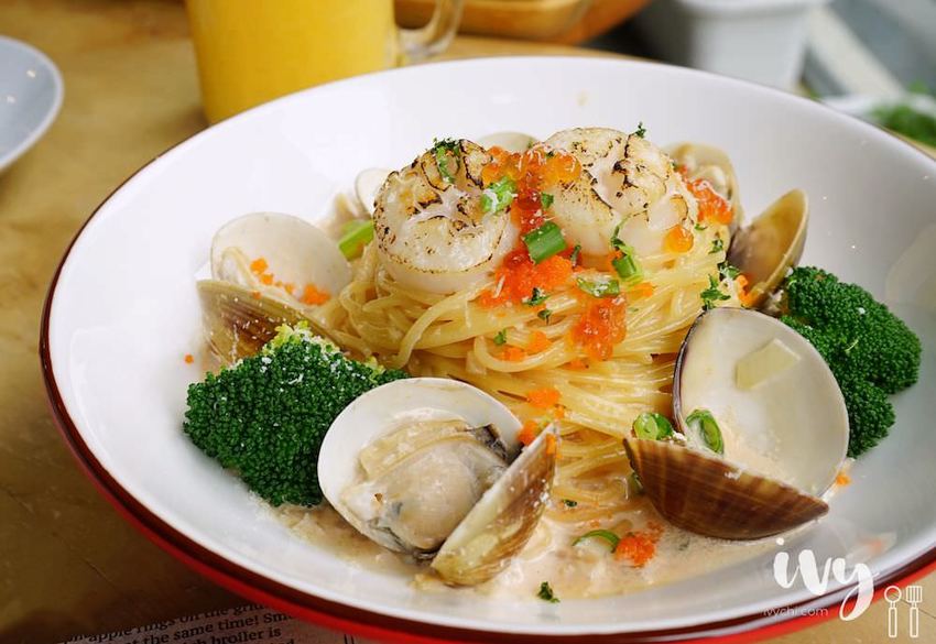 Emma’s Cafe|二訪中國醫附近巷弄早午餐廳，全新菜單上市，老少咸宜的和風洋食和重磅漢堡，還有提供包場服務！