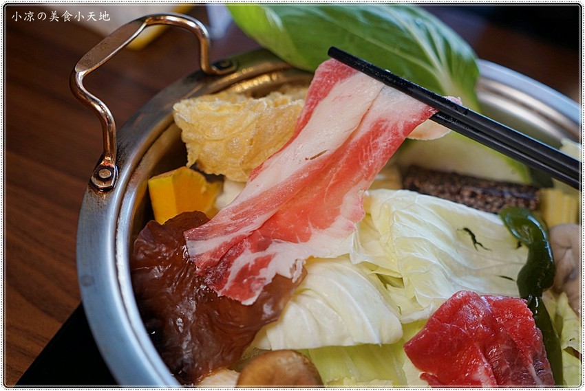 隱藏在台中海線的奢華鬥鬥龍海鮮龍蝦鍋,限量推出!龍蝦山該從那一隻下手啊? - 小凉的美食小天地