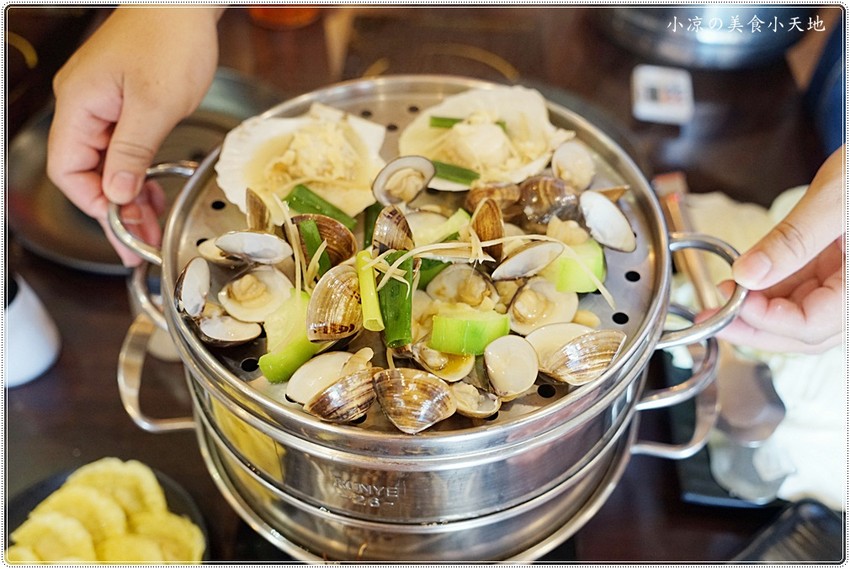 隱藏在台中海線的奢華鬥鬥龍海鮮龍蝦鍋,限量推出!龍蝦山該從那一隻下手啊? - 小凉的美食小天地