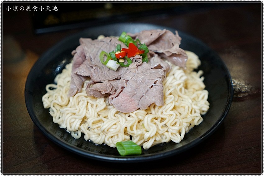 隱藏在台中海線的奢華鬥鬥龍海鮮龍蝦鍋,限量推出!龍蝦山該從那一隻下手啊? - 小凉的美食小天地