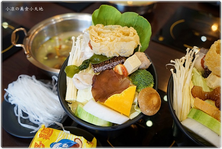 隱藏在台中海線的奢華鬥鬥龍海鮮龍蝦鍋,限量推出!龍蝦山該從那一隻下手啊? - 小凉的美食小天地