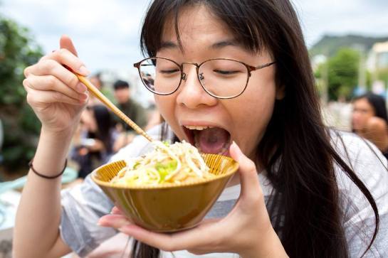 【恆春美食推薦】邢李鄉 - 一起在海邊，吃碗麵 | 台灣就醬玩
