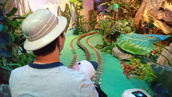 侏儸紀X恐龍樂園(高雄場):高雄駁二~侏儸紀X恐龍樂園~紅色警報!!恐龍真的來了~乘坐恐龍骨頭車前往失落的世界~展期6/30-9/02