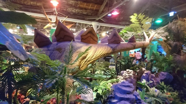 侏儸紀X恐龍樂園(高雄場):高雄駁二~侏儸紀X恐龍樂園~紅色警報!!恐龍真的來了~乘坐恐龍骨頭車前往失落的世界~展期6/30-9/02