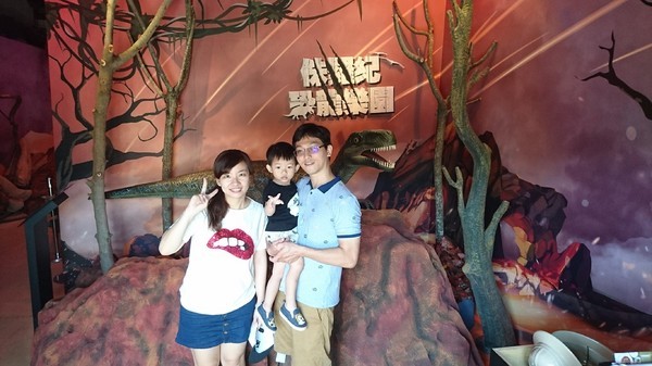 侏儸紀X恐龍樂園(高雄場):高雄駁二~侏儸紀X恐龍樂園~紅色警報!!恐龍真的來了~乘坐恐龍骨頭車前往失落的世界~展期6/30-9/02