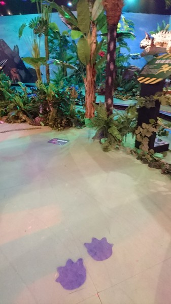 侏儸紀X恐龍樂園(高雄場):高雄駁二~侏儸紀X恐龍樂園~紅色警報!!恐龍真的來了~乘坐恐龍骨頭車前往失落的世界~展期6/30-9/02