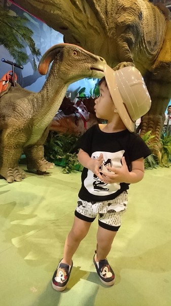 侏儸紀X恐龍樂園(高雄場):高雄駁二~侏儸紀X恐龍樂園~紅色警報!!恐龍真的來了~乘坐恐龍骨頭車前往失落的世界~展期6/30-9/02