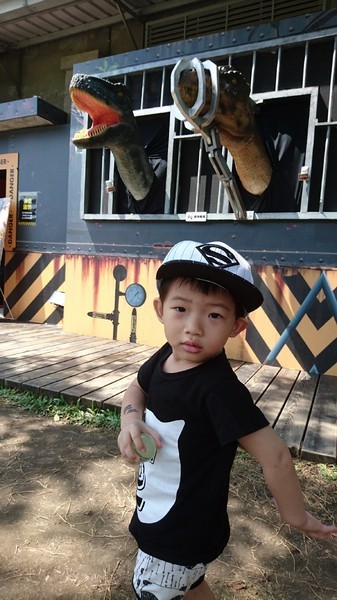 侏儸紀X恐龍樂園(高雄場):高雄駁二~侏儸紀X恐龍樂園~紅色警報!!恐龍真的來了~乘坐恐龍骨頭車前往失落的世界~展期6/30-9/02