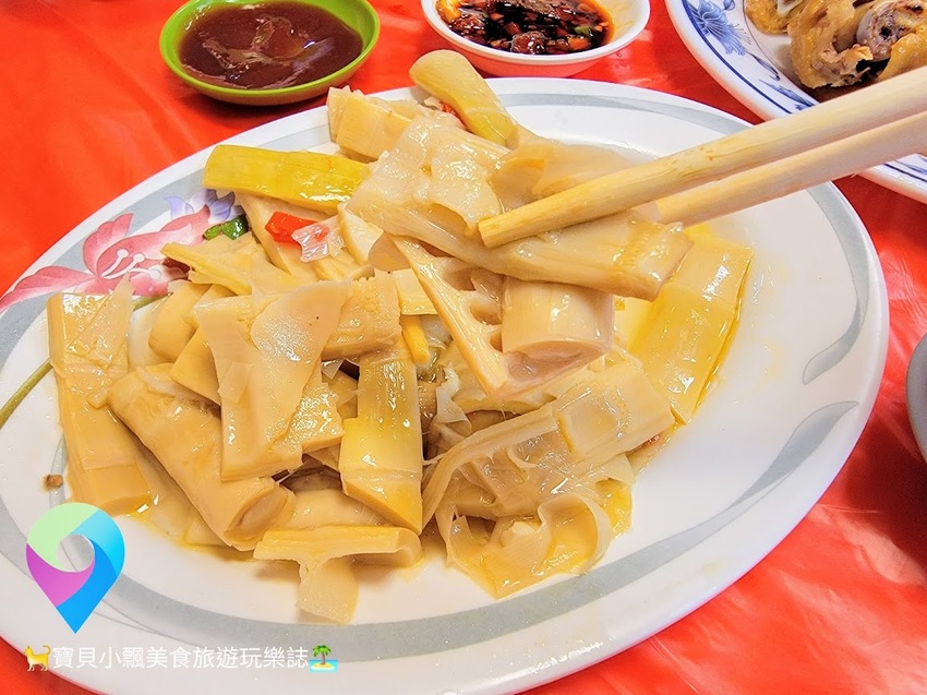 [食]新北石碇 好吃的閹雞在石碇 肉質Ｑ彈多汁可口 沾上特製辣椒醬油 口感更是一絕~ 美美飲食店