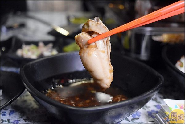 御三家(西屯寧夏店):台中文青風日式餐盒《小心肝便當》一組四層雙人同享只要280!