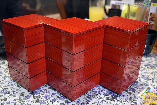 御三家(西屯寧夏店):台中文青風日式餐盒《小心肝便當》一組四層雙人同享只要280!