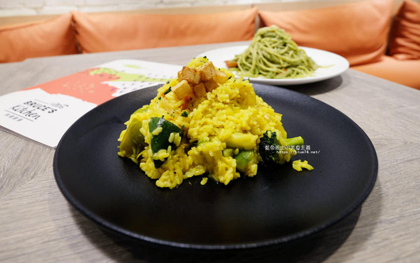 台中北屯│布佬廚房台中新都店-台北人氣西式創意蔬食展店台中大坑 - 藍色起士的美食主義