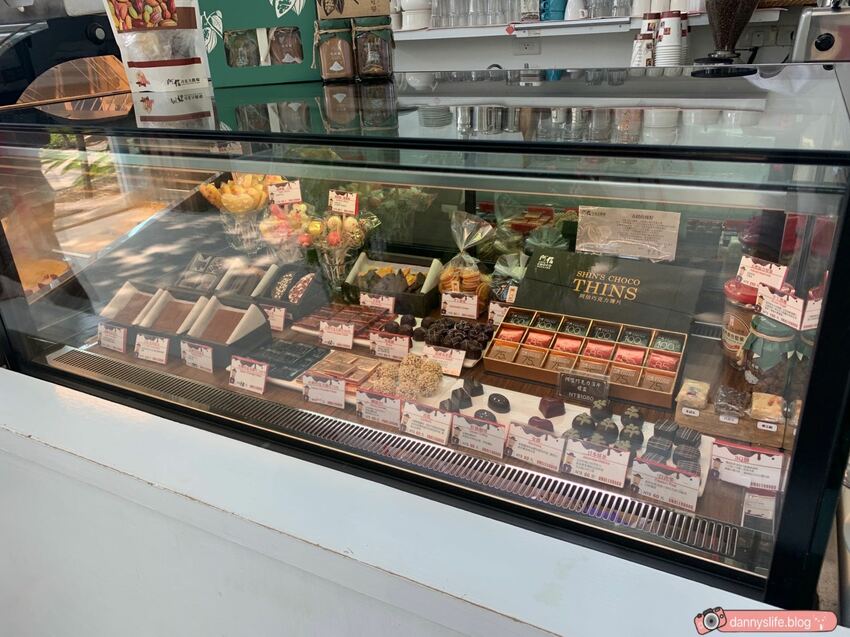 阿信巧克力農場 │屏東景點•寵物友善•喝可可茶餵梅花鹿 - 丹尼的吃喝玩樂