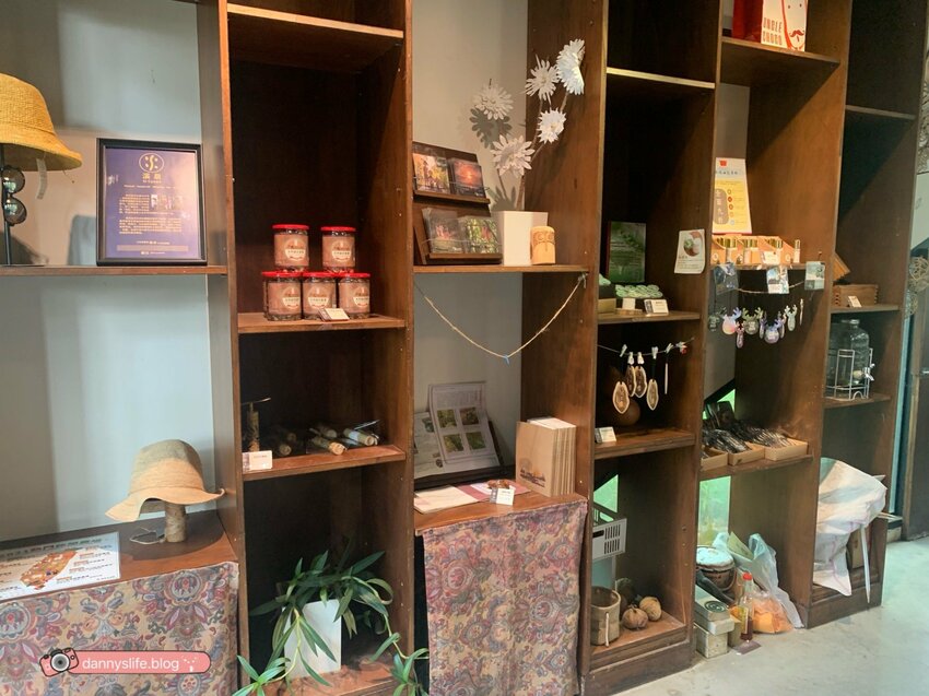 阿信巧克力農場 │屏東景點•寵物友善•喝可可茶餵梅花鹿 - 丹尼的吃喝玩樂