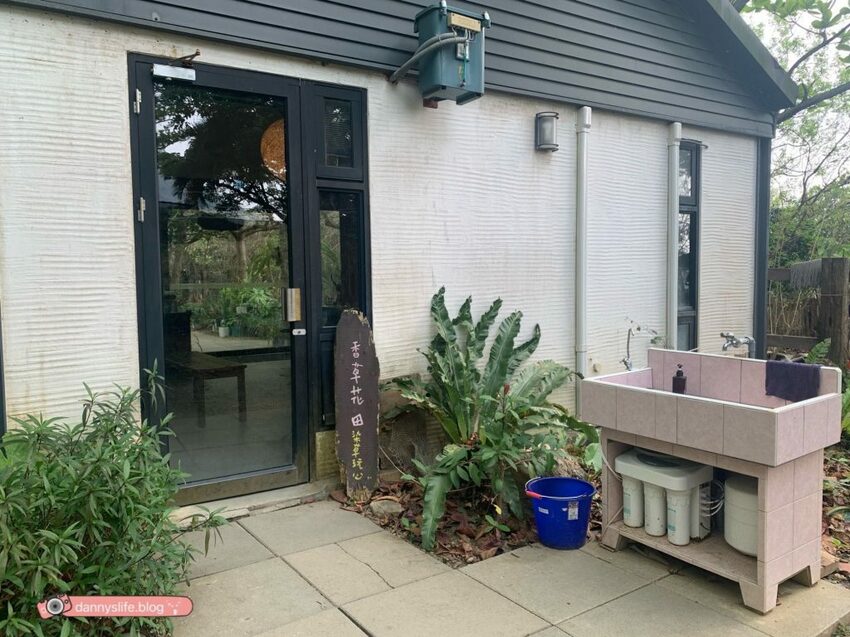 阿信巧克力農場 │屏東景點•寵物友善•喝可可茶餵梅花鹿 - 丹尼的吃喝玩樂