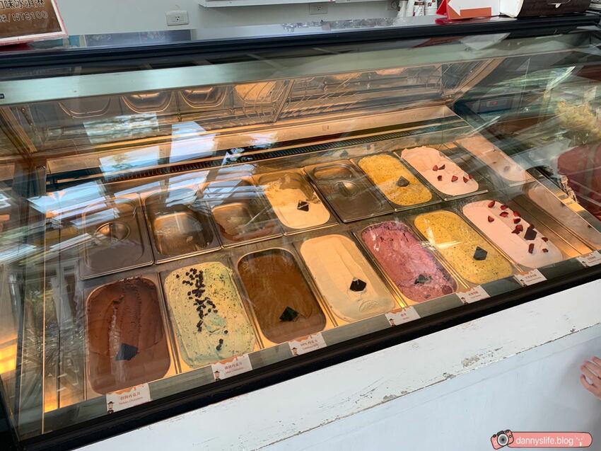 阿信巧克力農場 │屏東景點•寵物友善•喝可可茶餵梅花鹿 - 丹尼的吃喝玩樂