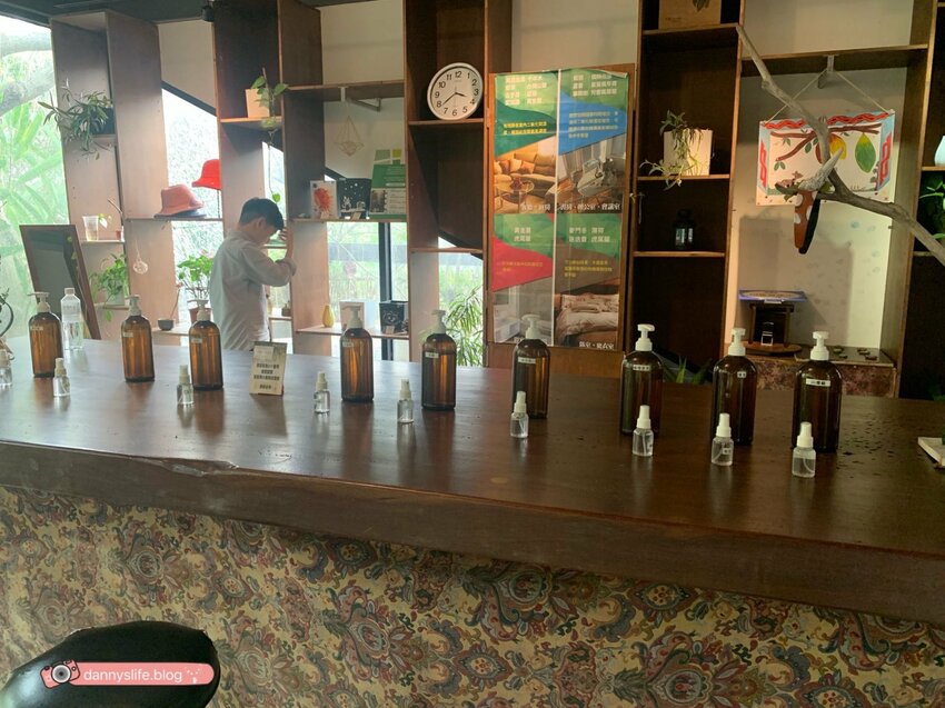 阿信巧克力農場 │屏東景點•寵物友善•喝可可茶餵梅花鹿 - 丹尼的吃喝玩樂